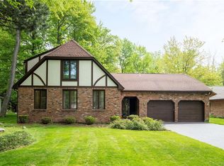 24 Lemay Ct, Williamsville, NY 14221