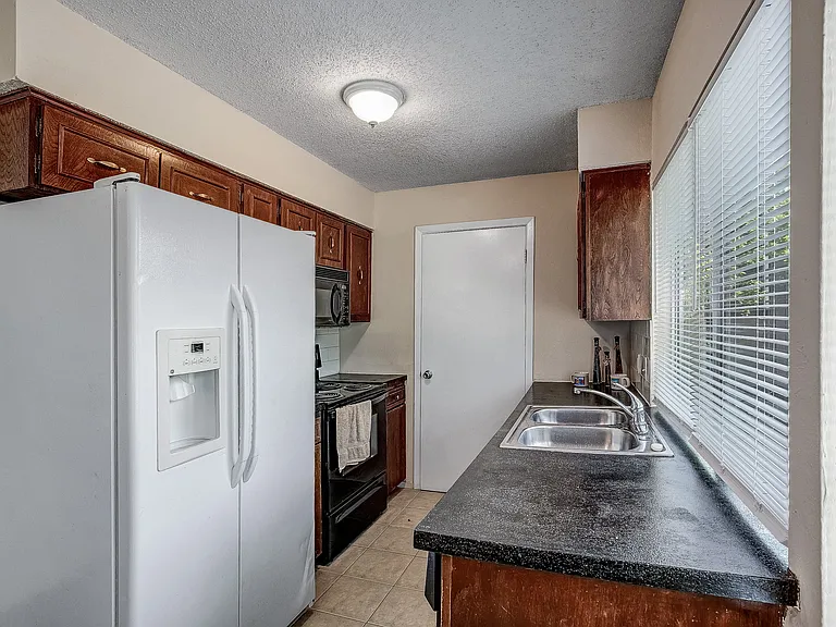 1717 Palisades Dr — Photo 6