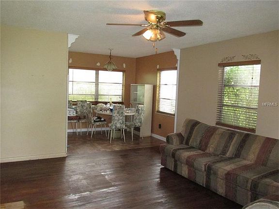 5th image of 1821 Carrington Dr