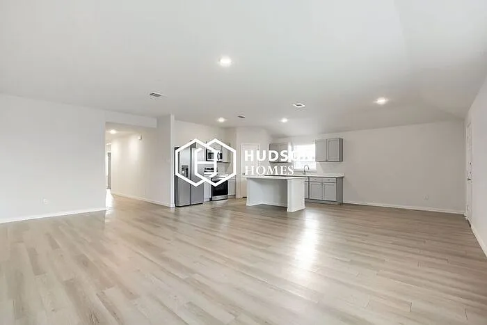 4 bed, 2.0 bath, 1763 sqft, $1,645 — Photo 2