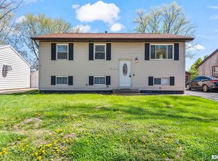 328 Parkview Dr, Rochester, IL