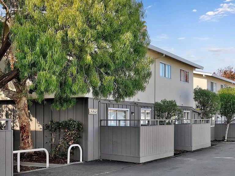Bay Terrace — Photo 24