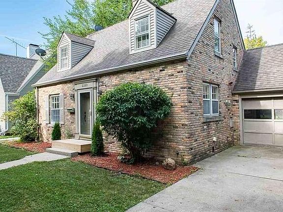 3rd image of 2269 Mershon St