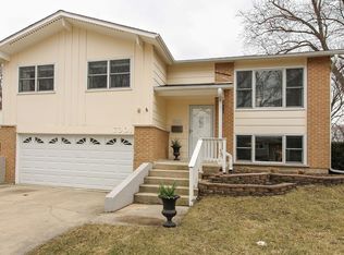 7301 Sprucewood Ave, Woodridge, IL