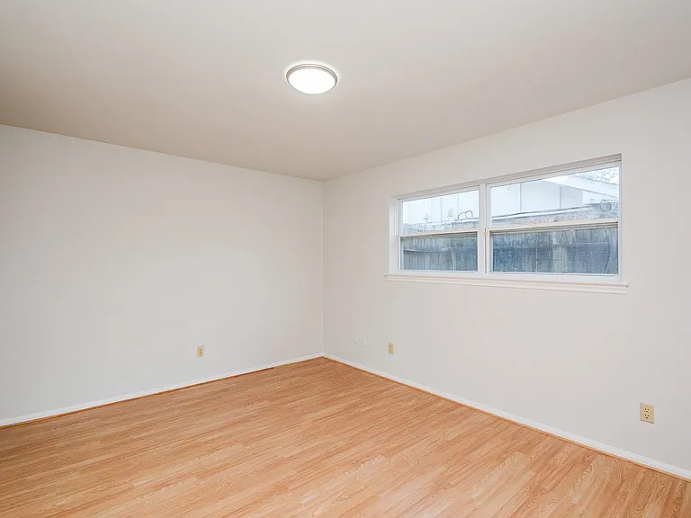 7222 Pella Dr — Photo 11