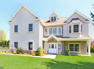 1 Nalesnik Dr, Fairfield, NJ 07004