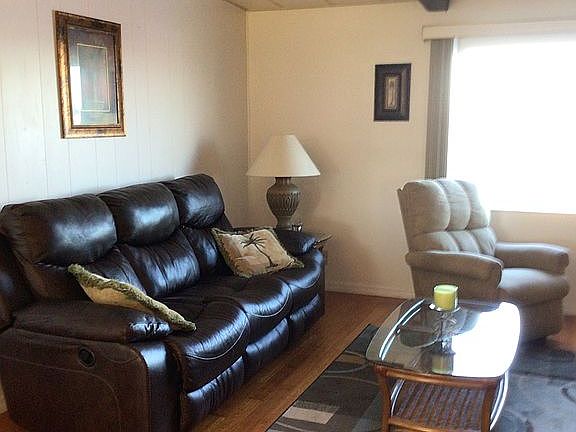 3rd image of 445 Peachtree Ln