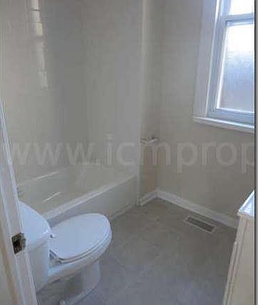 3rd image of 3250 N Lakewood Ave #2-3250-CH1