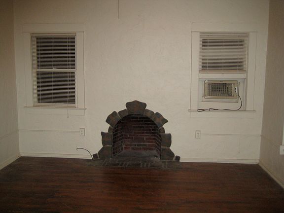 Fireplace is cute, but not functional