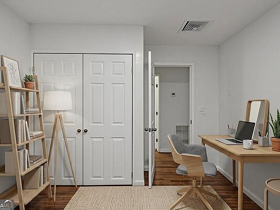 3rd image of 6135 Holiday Blvd