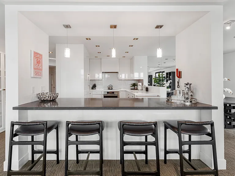 305 SW Montgomery St — Photo 32
