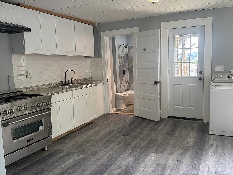 942 N Main Ave #1