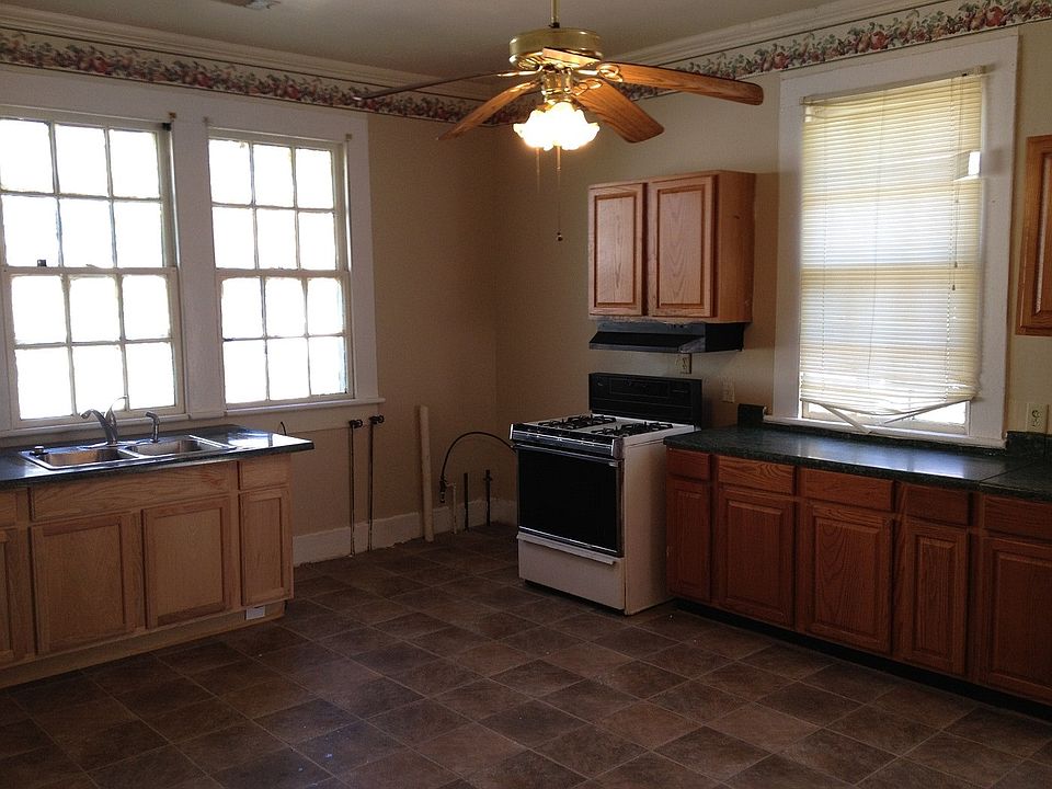 2nd image of 8 Poplar St