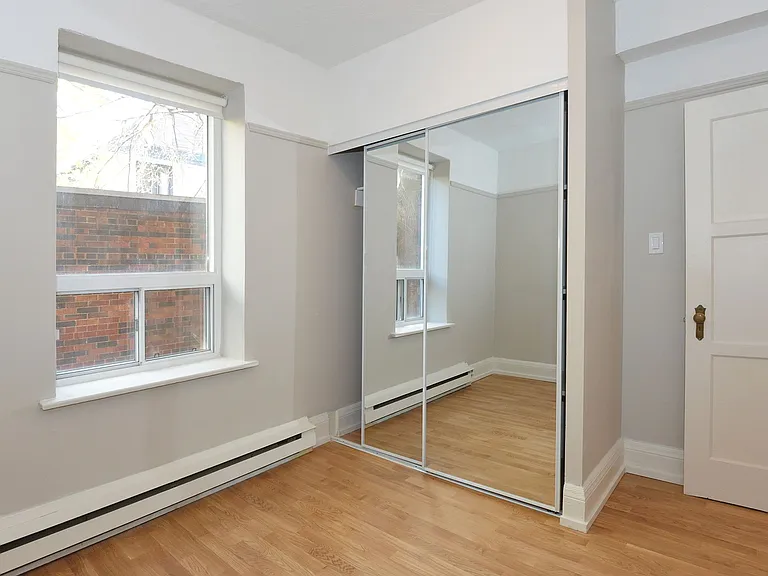 110 Oriole Pkwy #50040A-107 — Photo 7