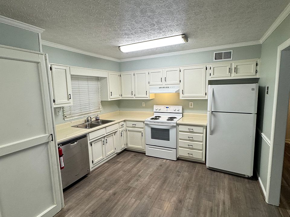 1st image of 100 Barrington Dr APT 2
