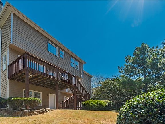 4th image of 315 Riverbirch Ln