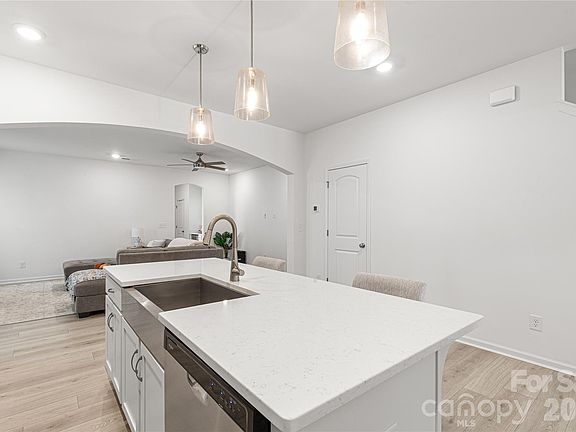 5th image of 713 Candela Ct
