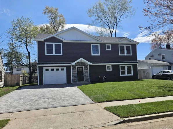 22 Carriage Lane, Levittown, NY 11756