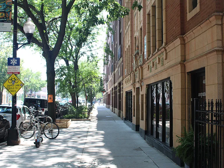4824 N Damen Ave #206 — Photo 2