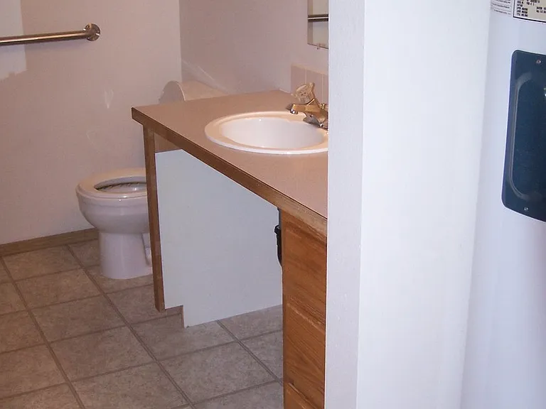 2121 SW Umatilla Ave #5 — Photo 6
