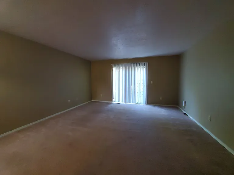149 E Willow Ct — Photo 11