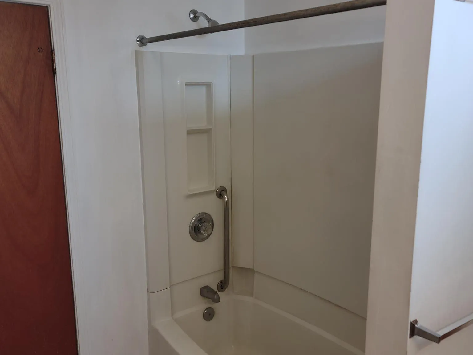 3 bed, 1.5 bath, 1450 sqft, $1,200 — Photo 4