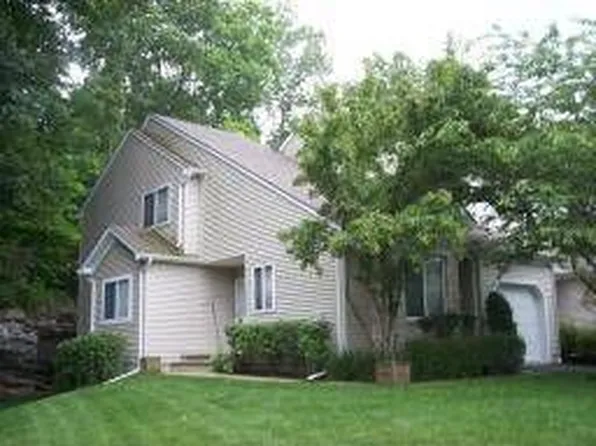 25 Sweetwater Ln, Hamburg, NJ 07419