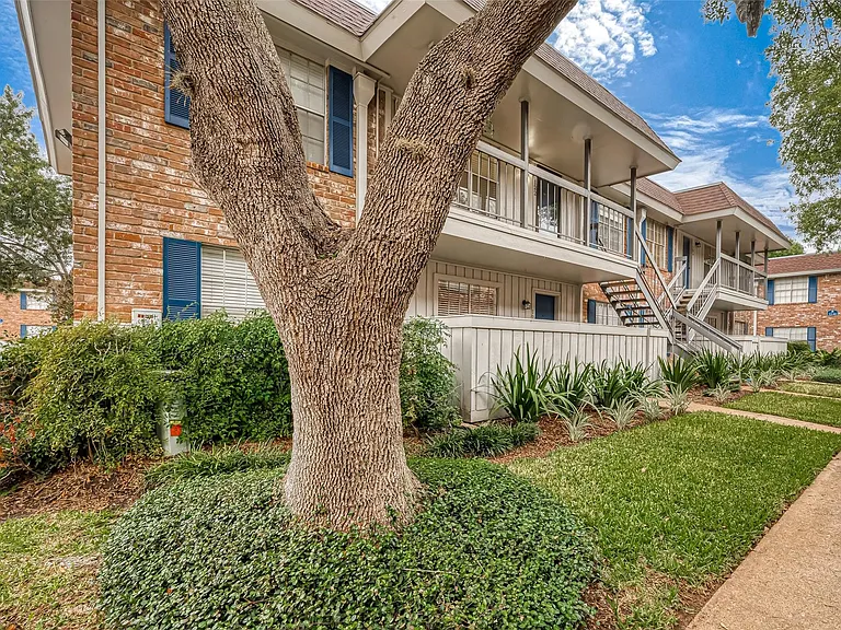 2350 Bering Dr #122 — Photo 3