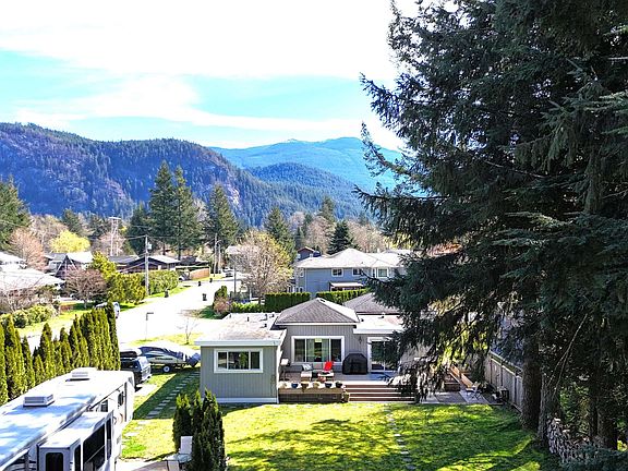 4th image of 1110 Laramee Rd