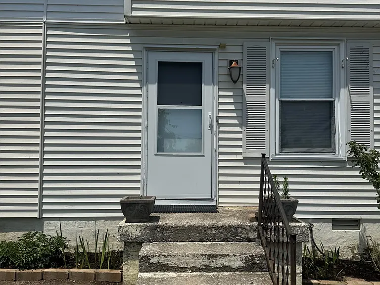 612 Ashmont Ct — Photo 4