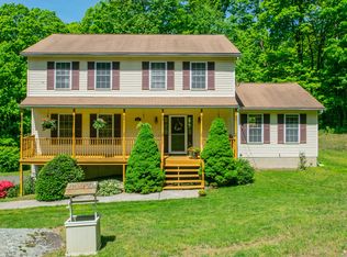 494 Skokorat Rd, Beacon Falls, CT 06403