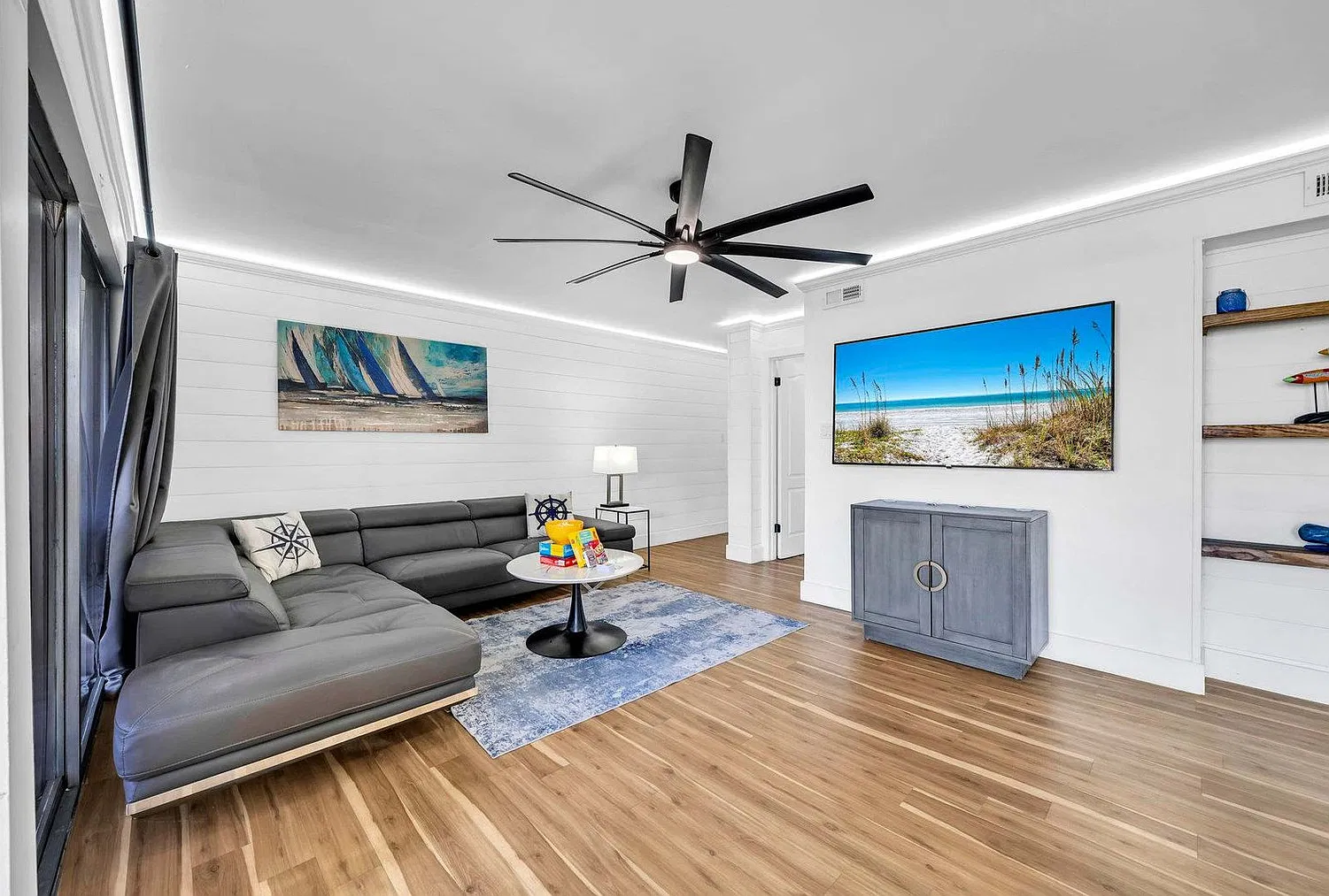 2 bed, 2.0 bath, 979 sqft, $3,658 — Photo 4