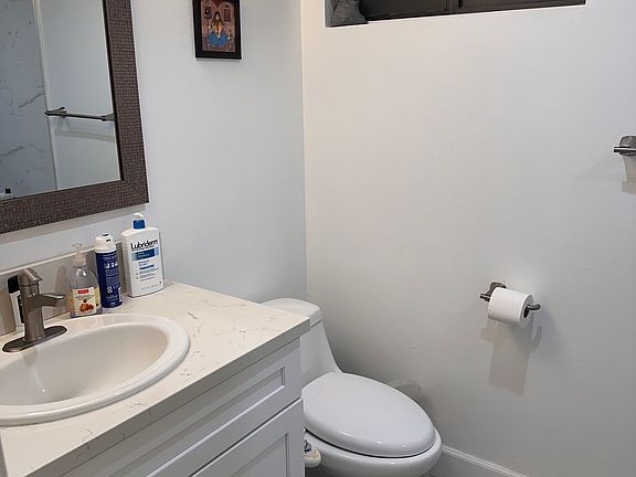 5th image of 17914 Magnolia Blvd Unit 219