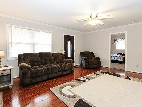 3rd image of 864 N Hill Ln