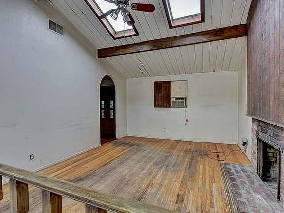 4th image of 19361 Phil Ln