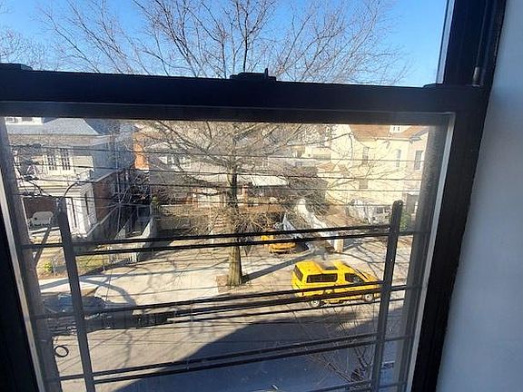 5th image of 8915 102nd St