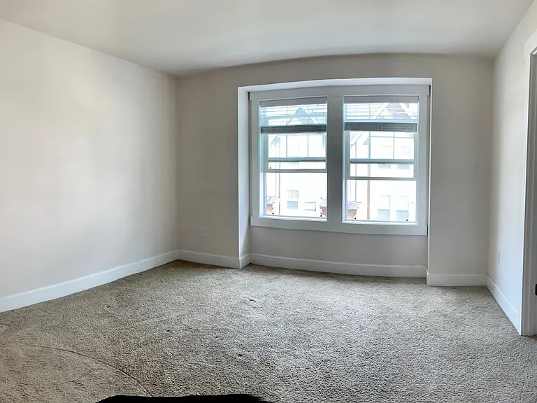 1391 Brooklyn Walk NE — Photo 8