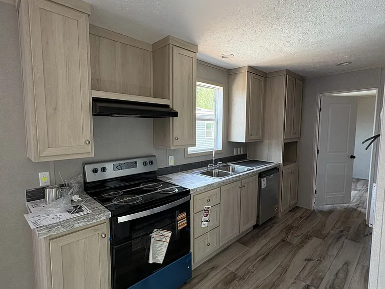 507 Mercedes St — Photo 3