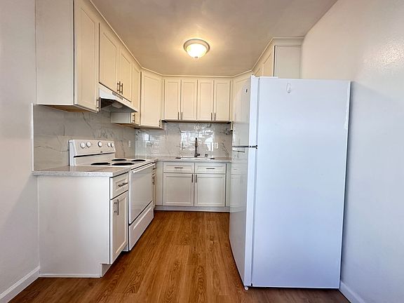 2nd image of 1651 Merrill Dr APT B
