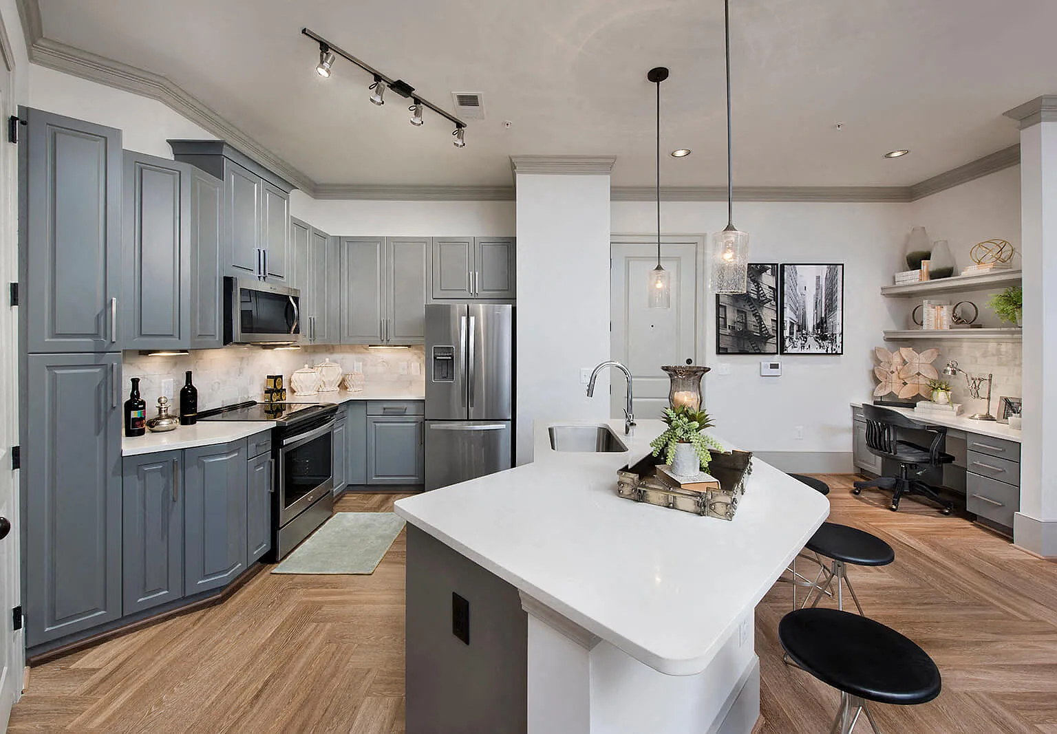 Windsor Chastain — Photo 1