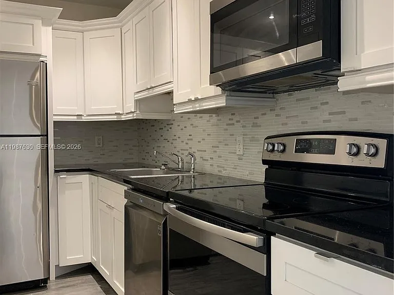 1200 Mariposa Ave #E104 — Photo 6