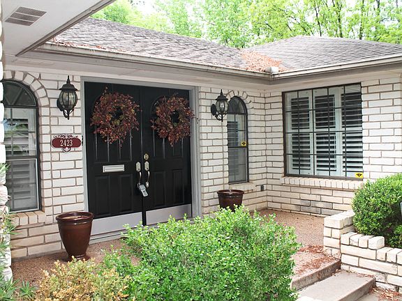 3rd image of 2423 Brentwood Dr