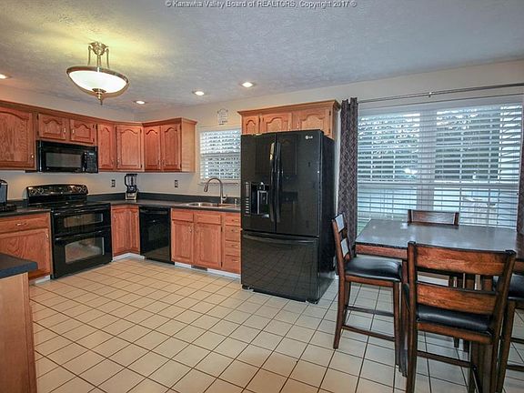 4th image of 6 Sterling Dr