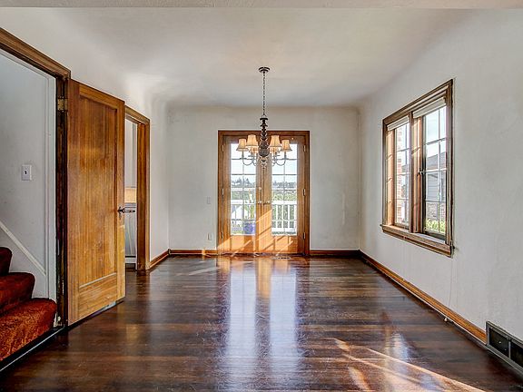 4th image of 2524 Montavista Pl W