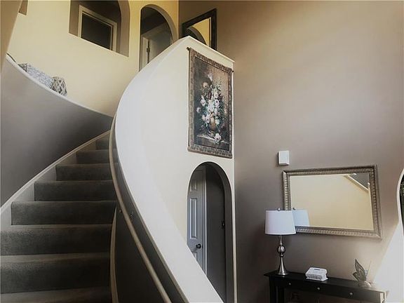 2nd image of 607 Tallyho Dr