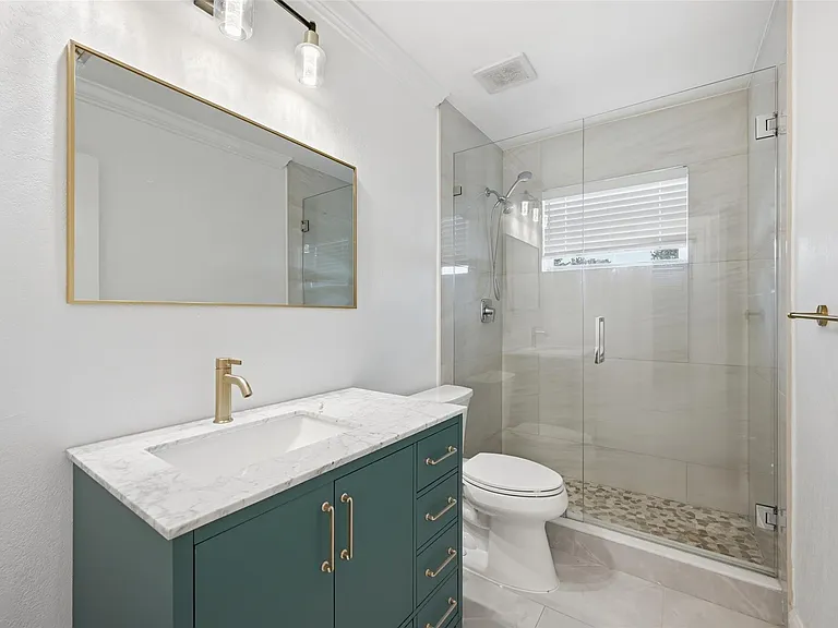 1400 SE 8th Ave — Photo 26
