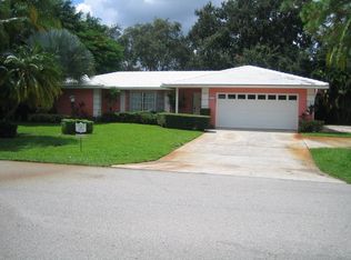 121 Golfview Dr, Tequesta, FL 33469