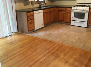 400 Commonwealth Ave APT 3, Warwick, RI 02886