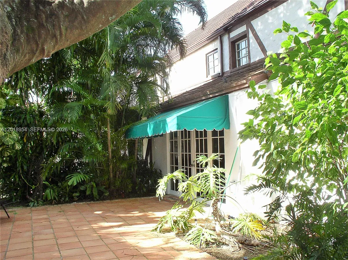 Building Photo - 404 Viscaya Ave #404