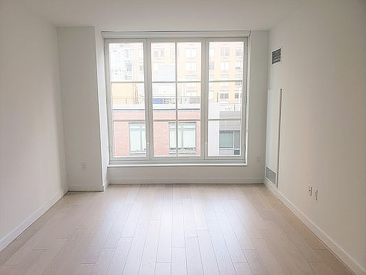 3rd image of 535 W 43rd St #N8o